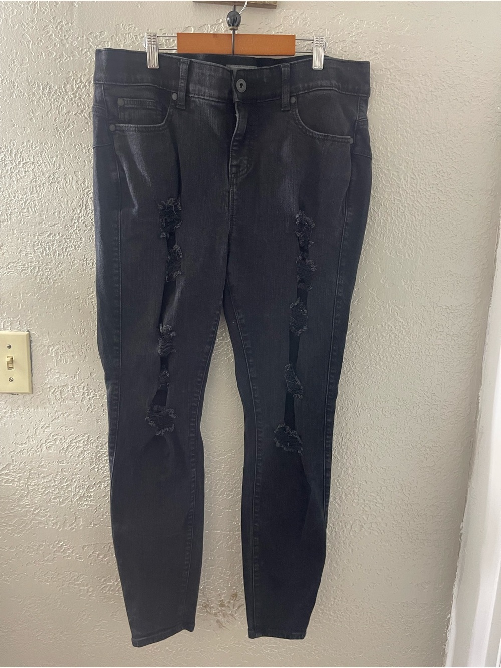 torrid Y2K Casual Black Distressed Skinny Jeans with Front Slits Size 16
